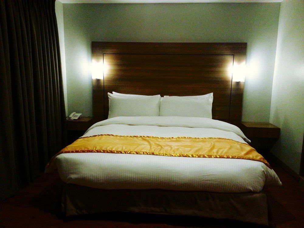 Vista Real Hotel Tagaytay City Екстериор снимка