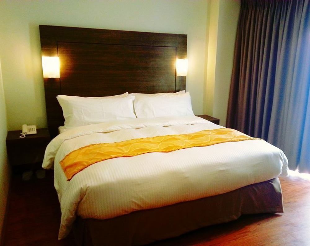Vista Real Hotel Tagaytay City Екстериор снимка