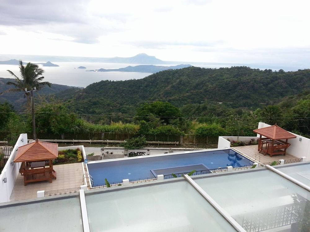 Vista Real Hotel Tagaytay City Екстериор снимка