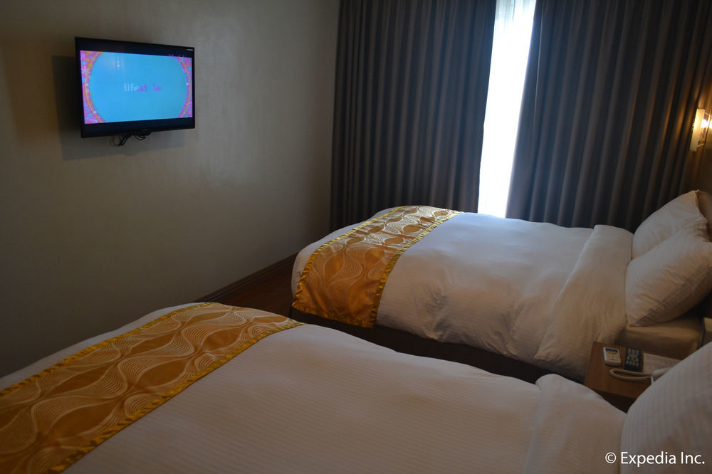 Vista Real Hotel Tagaytay City Екстериор снимка