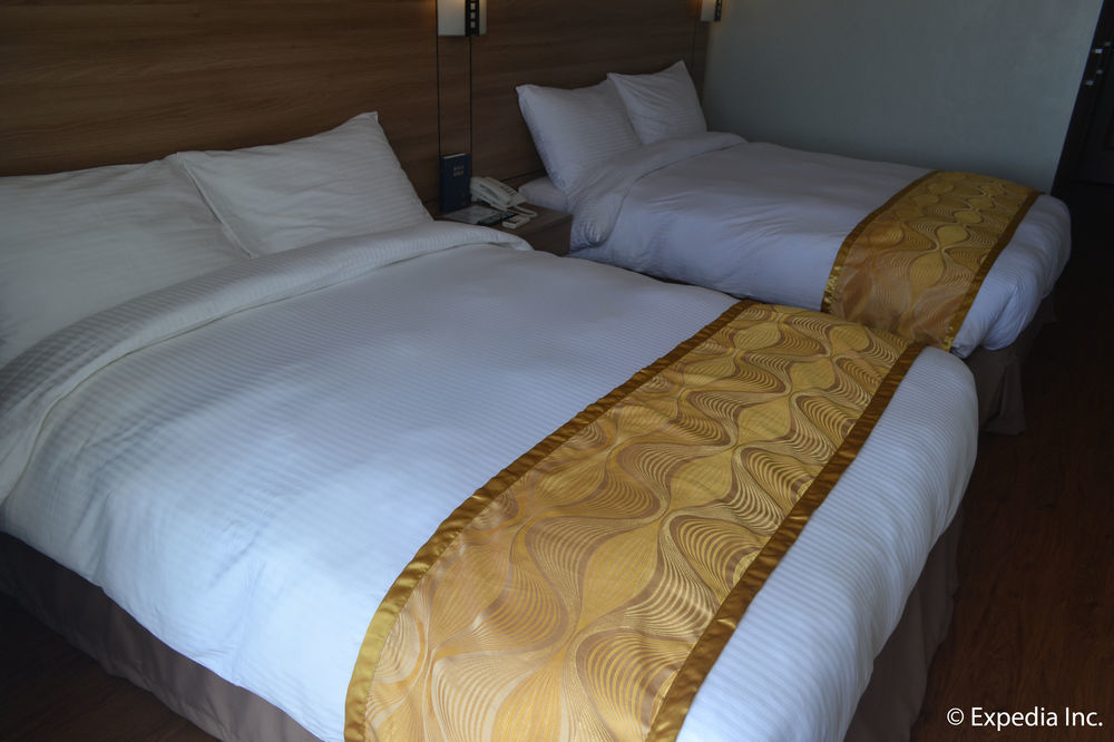 Vista Real Hotel Tagaytay City Екстериор снимка