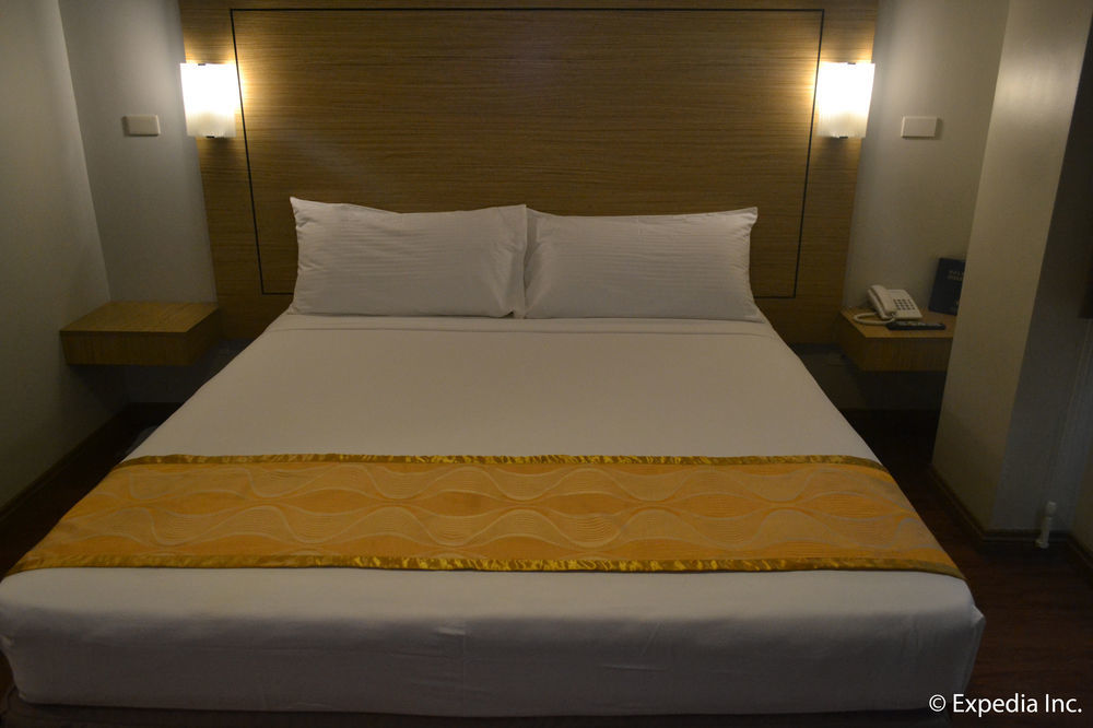Vista Real Hotel Tagaytay City Екстериор снимка