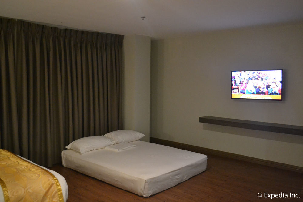 Vista Real Hotel Tagaytay City Екстериор снимка