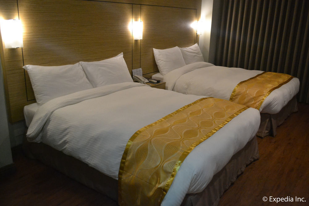 Vista Real Hotel Tagaytay City Екстериор снимка