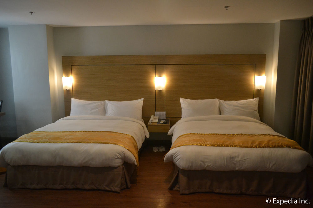 Vista Real Hotel Tagaytay City Екстериор снимка