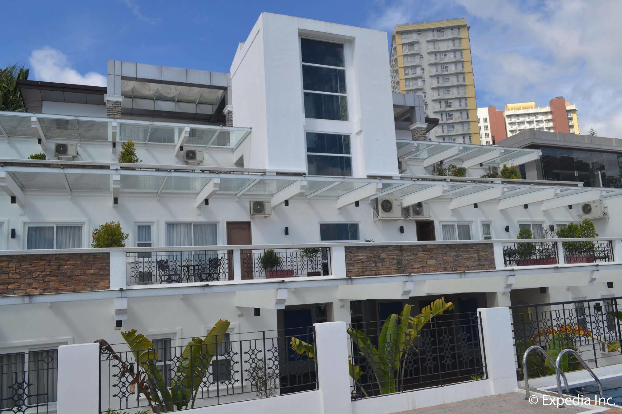 Vista Real Hotel Tagaytay City Екстериор снимка