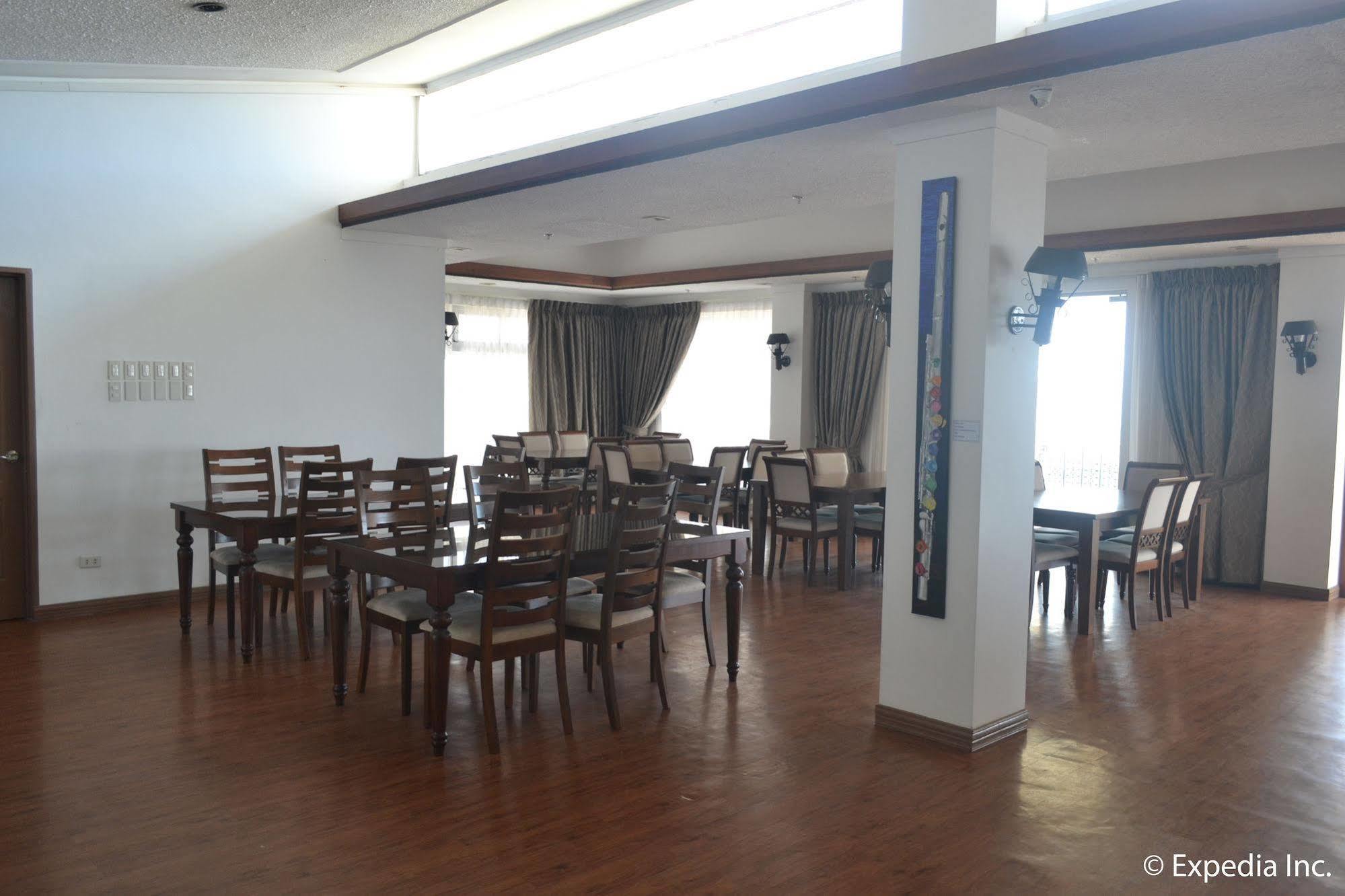 Vista Real Hotel Tagaytay City Екстериор снимка