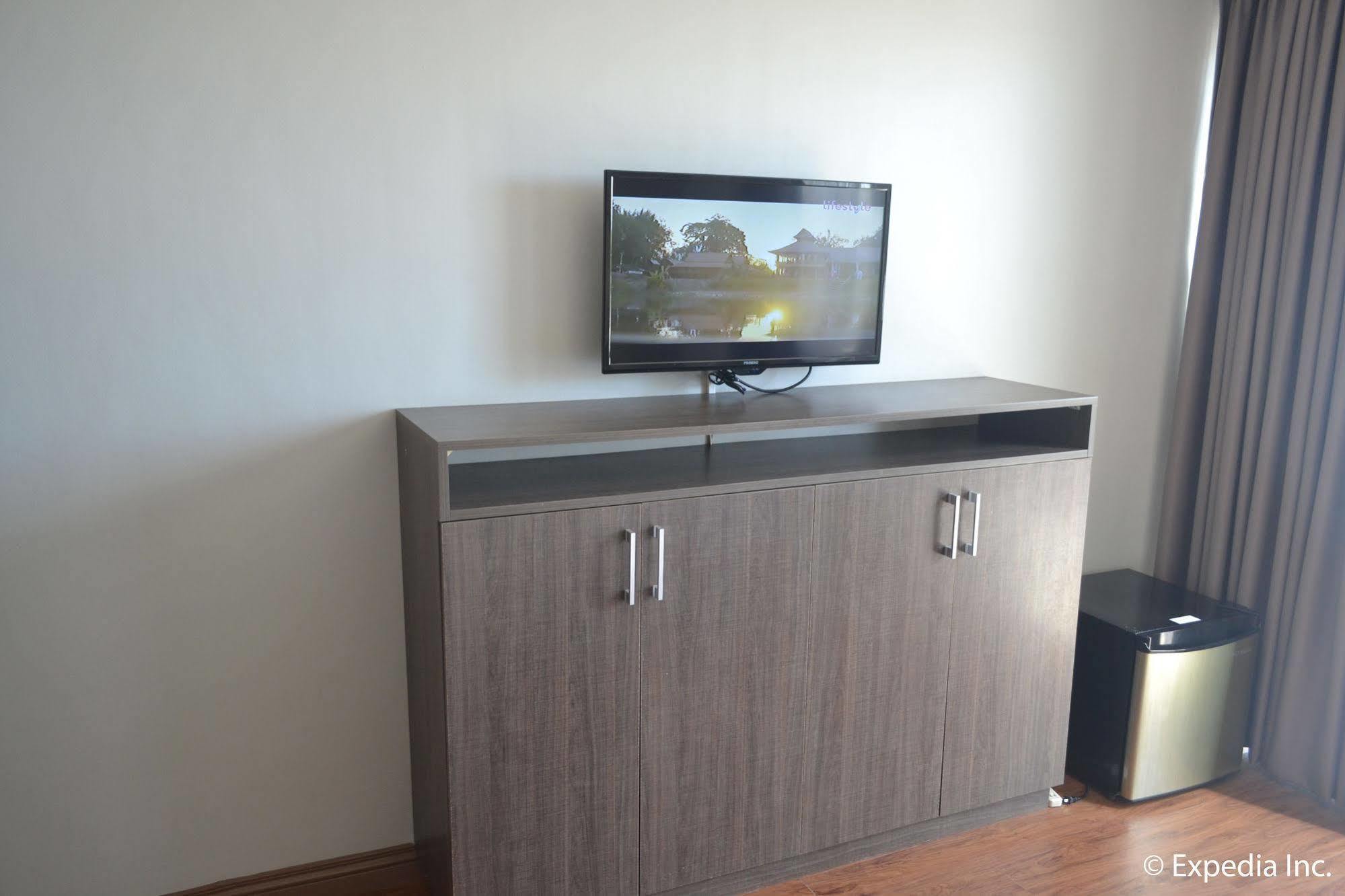 Vista Real Hotel Tagaytay City Екстериор снимка