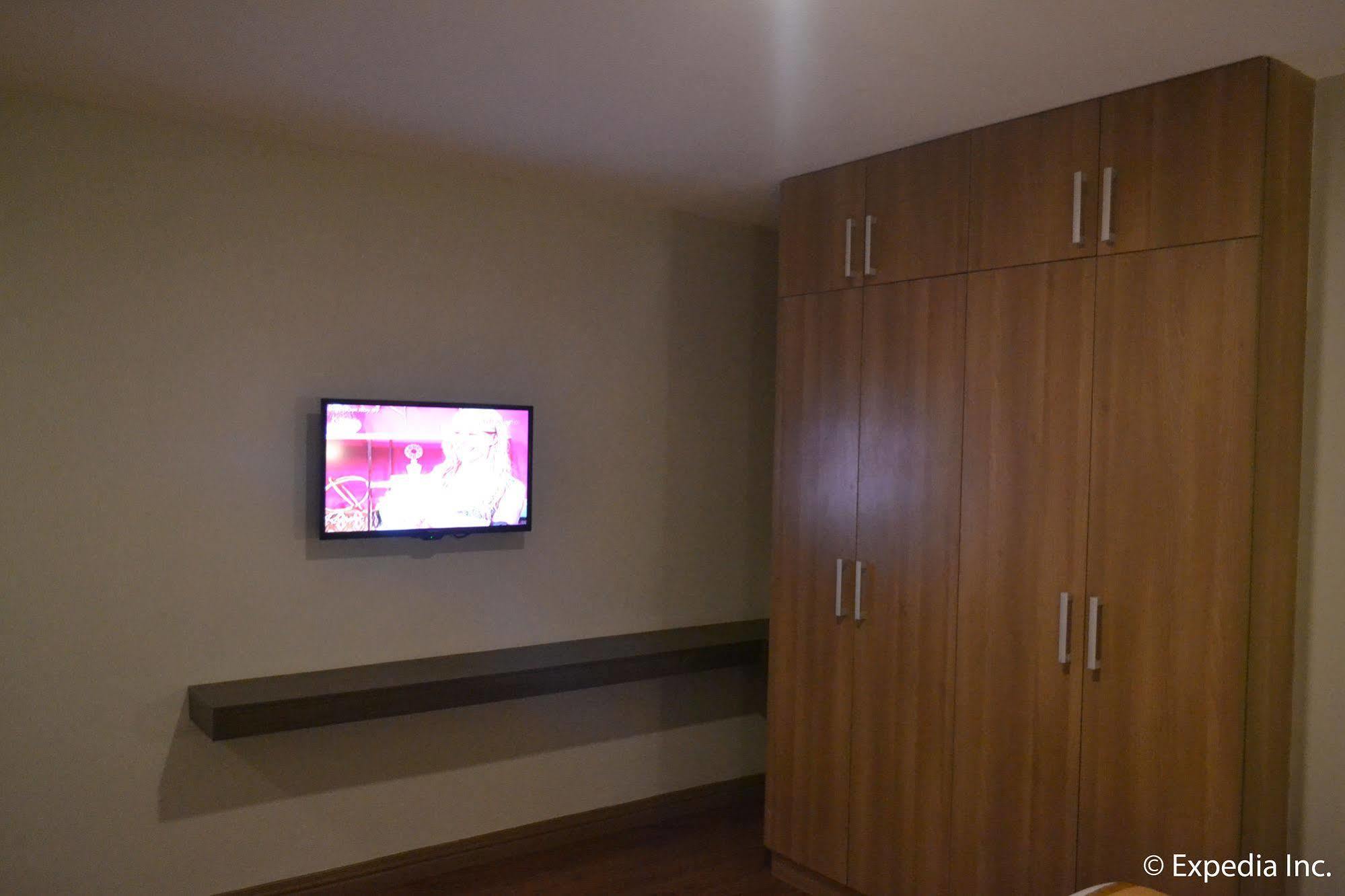Vista Real Hotel Tagaytay City Екстериор снимка