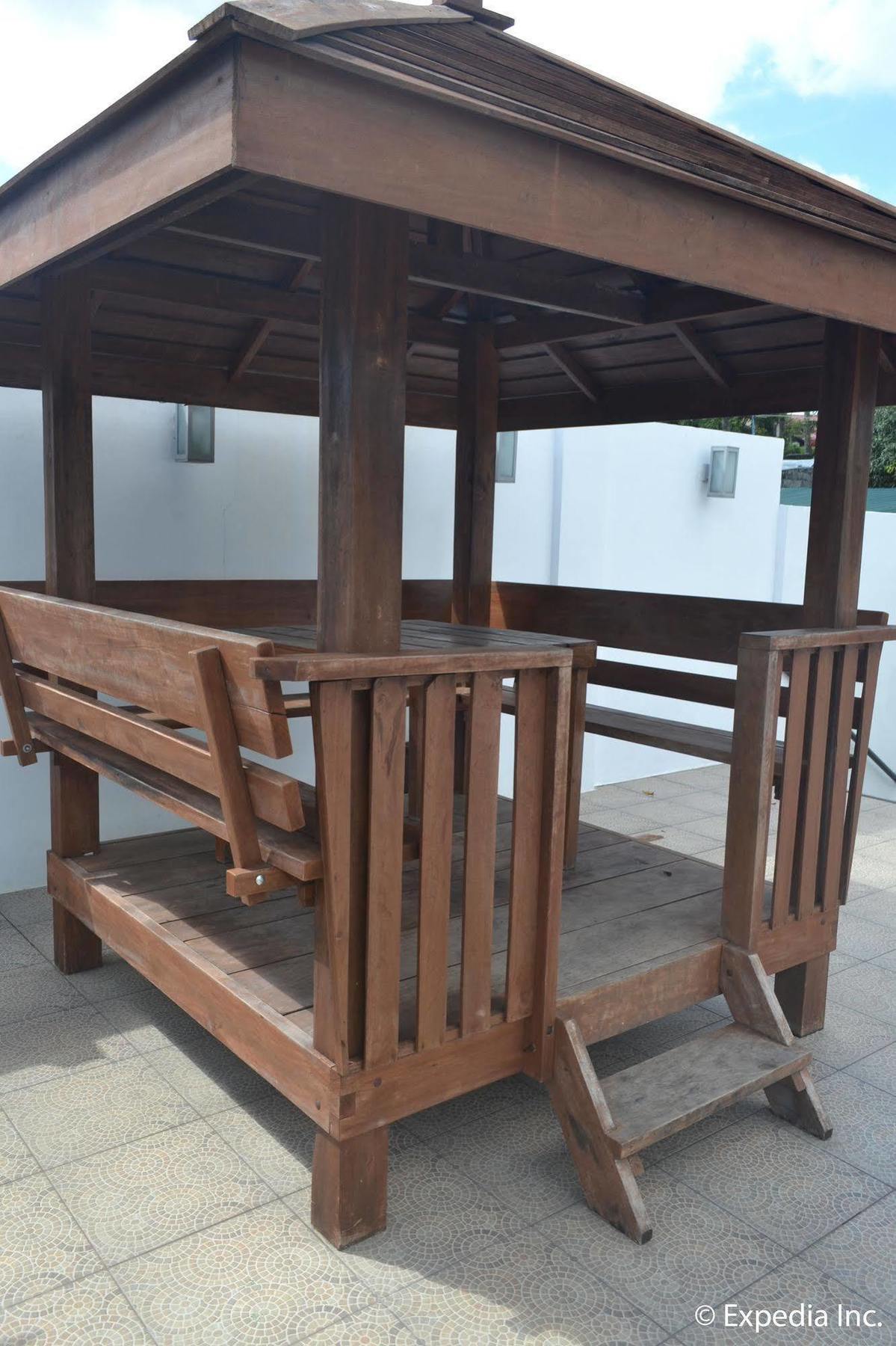 Vista Real Hotel Tagaytay City Екстериор снимка
