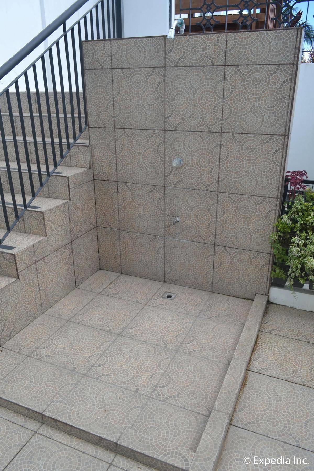 Vista Real Hotel Tagaytay City Екстериор снимка