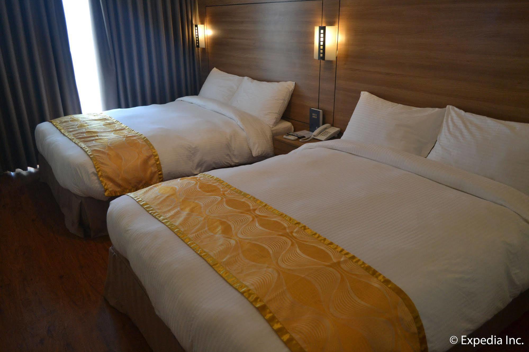 Vista Real Hotel Tagaytay City Екстериор снимка