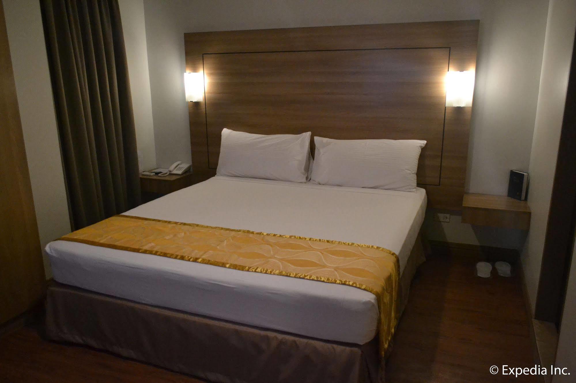 Vista Real Hotel Tagaytay City Екстериор снимка