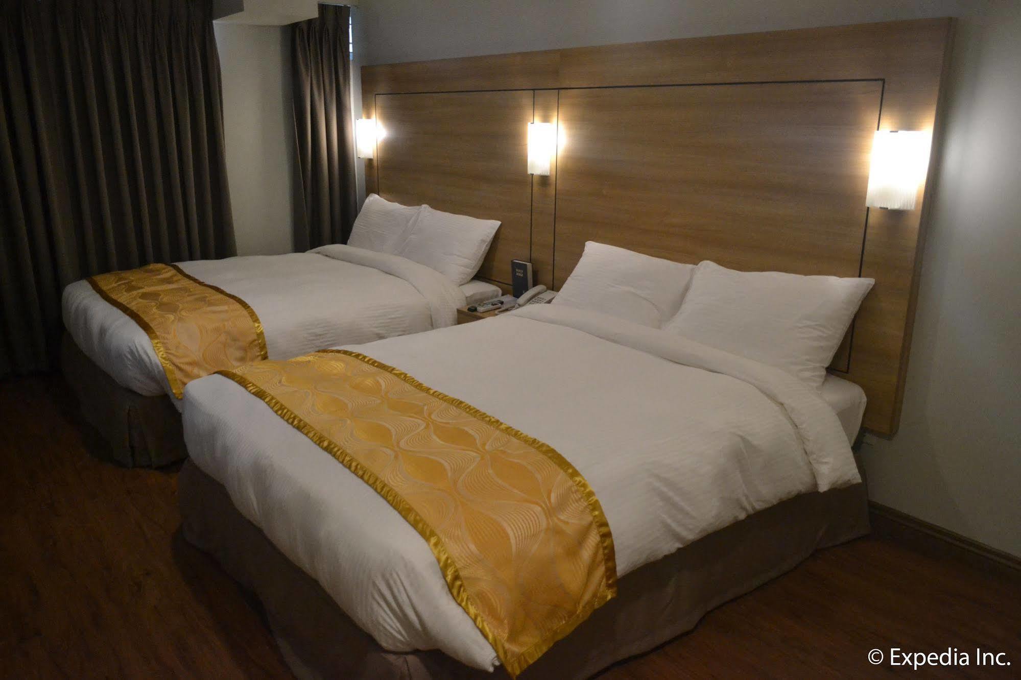 Vista Real Hotel Tagaytay City Екстериор снимка