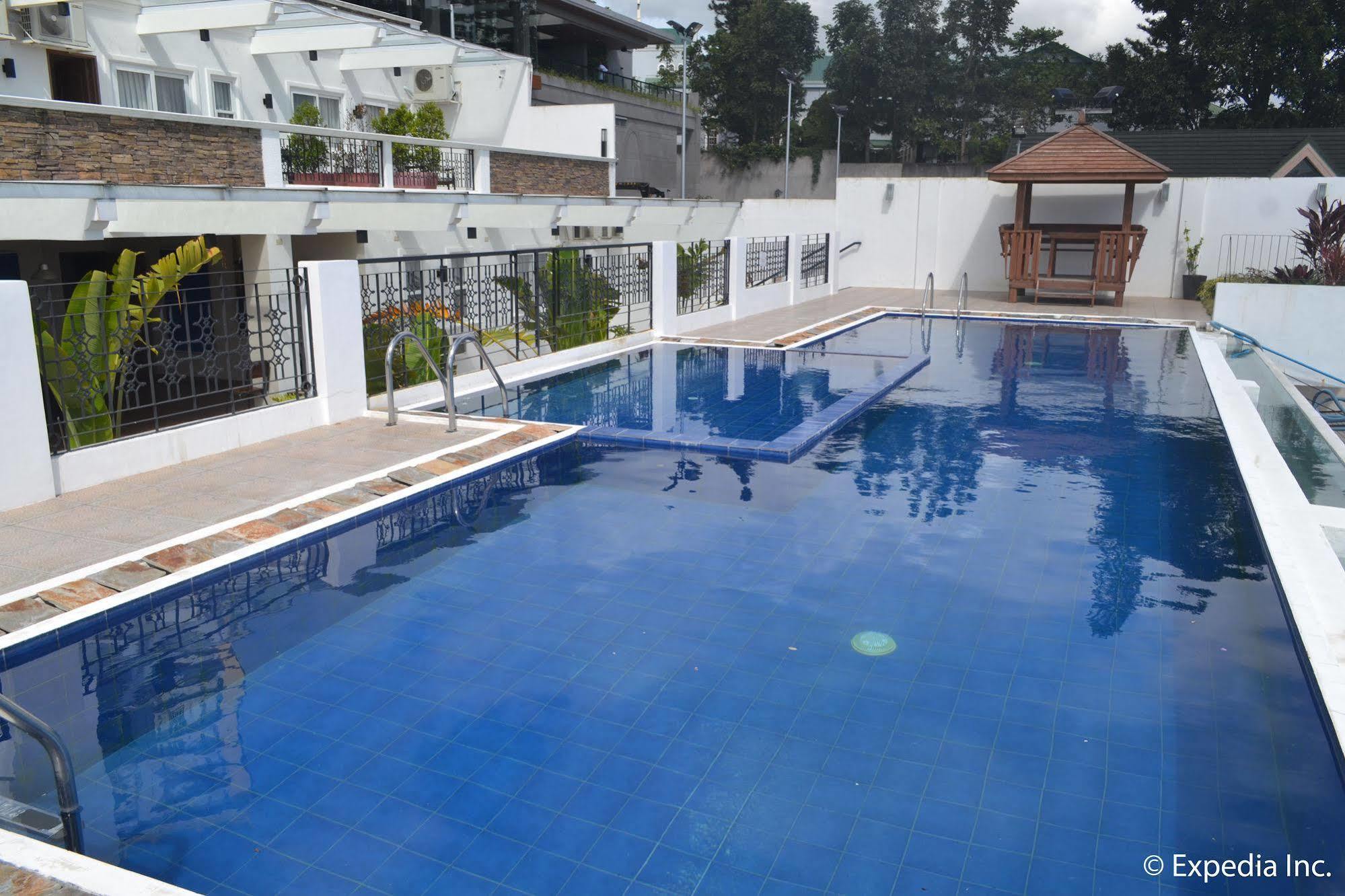 Vista Real Hotel Tagaytay City Екстериор снимка