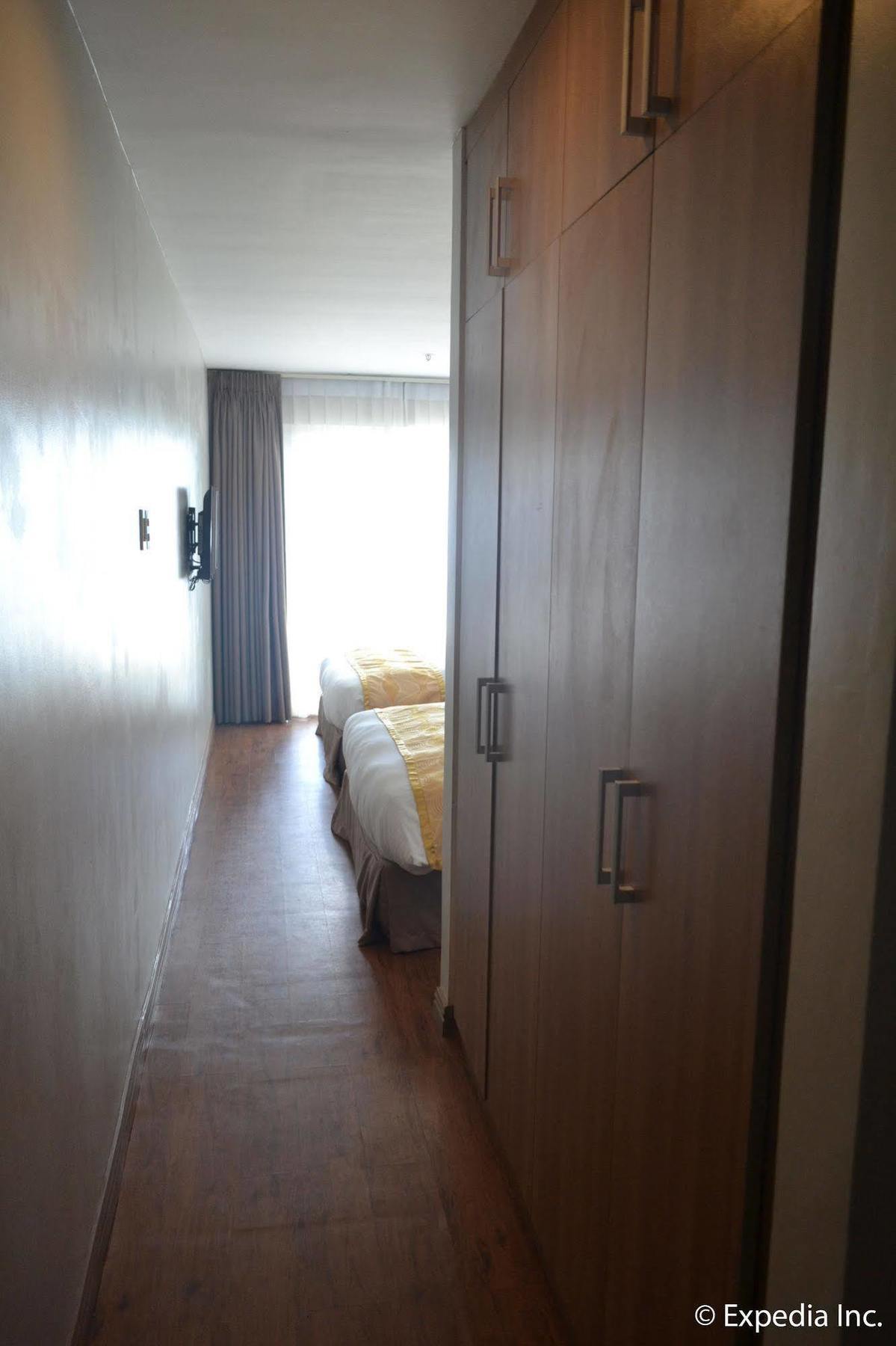 Vista Real Hotel Tagaytay City Екстериор снимка