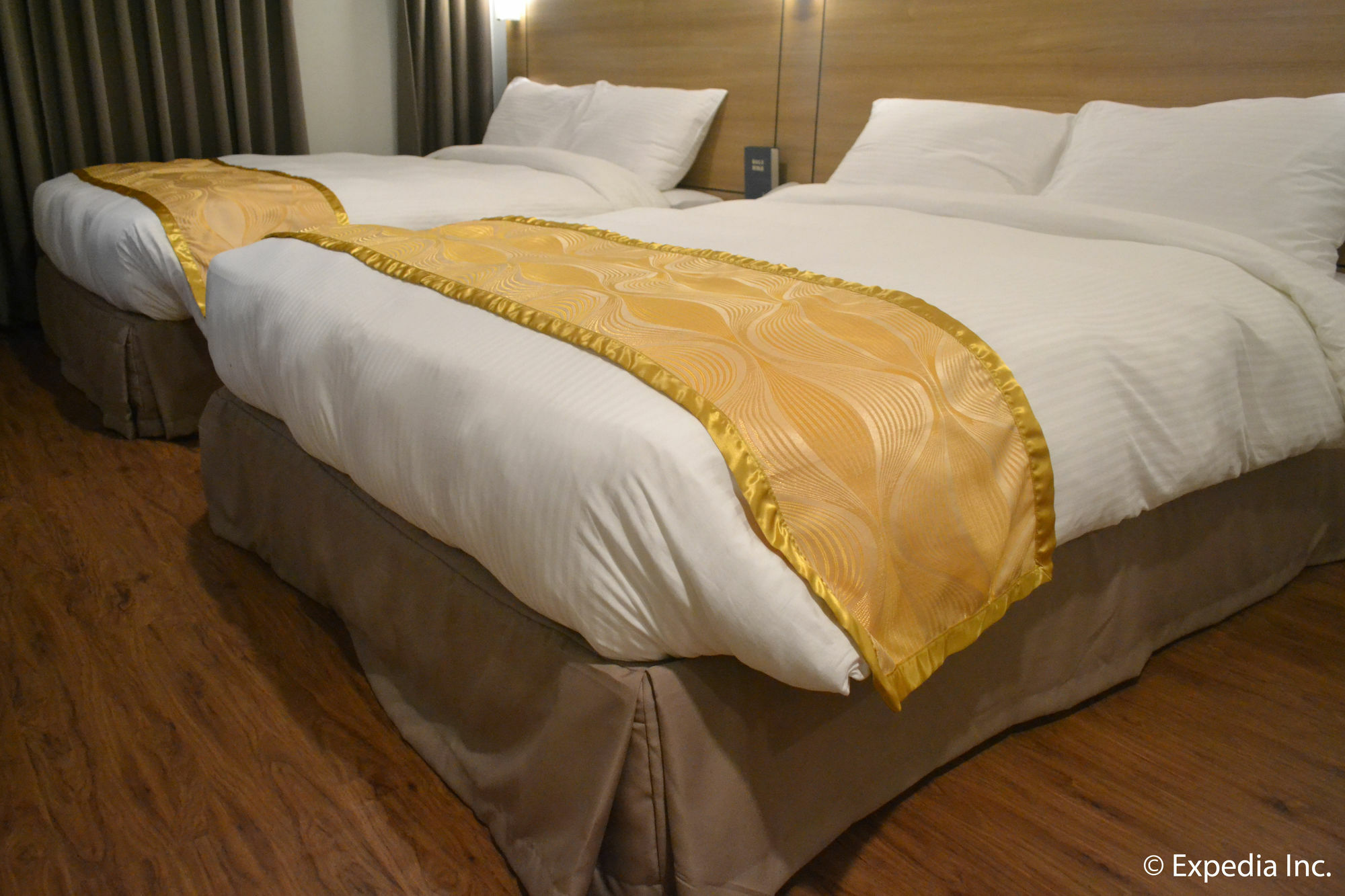 Vista Real Hotel Tagaytay City Екстериор снимка