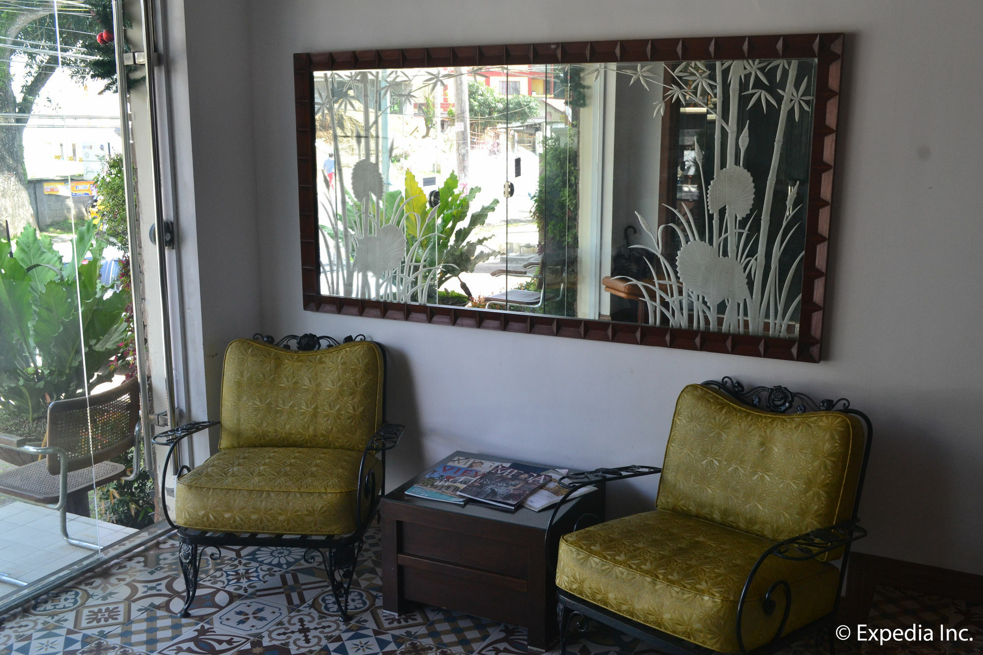 Vista Real Hotel Tagaytay City Екстериор снимка